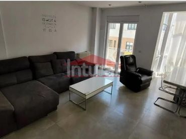 Appartamento con balcone in vendita a Centro