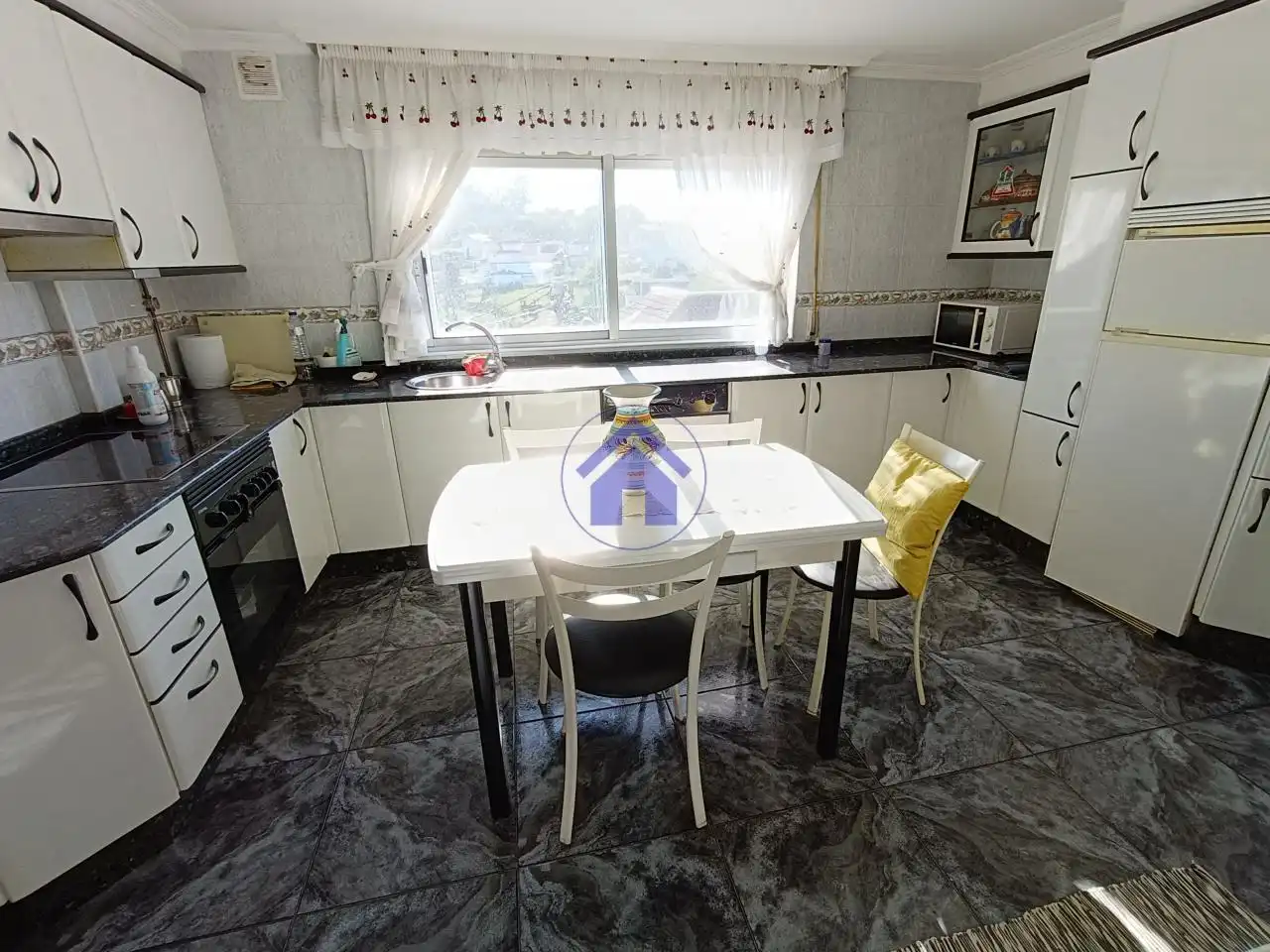 Kitchen of Flat for sale in Vigo   with Heating, Parquet flooring and Furnished