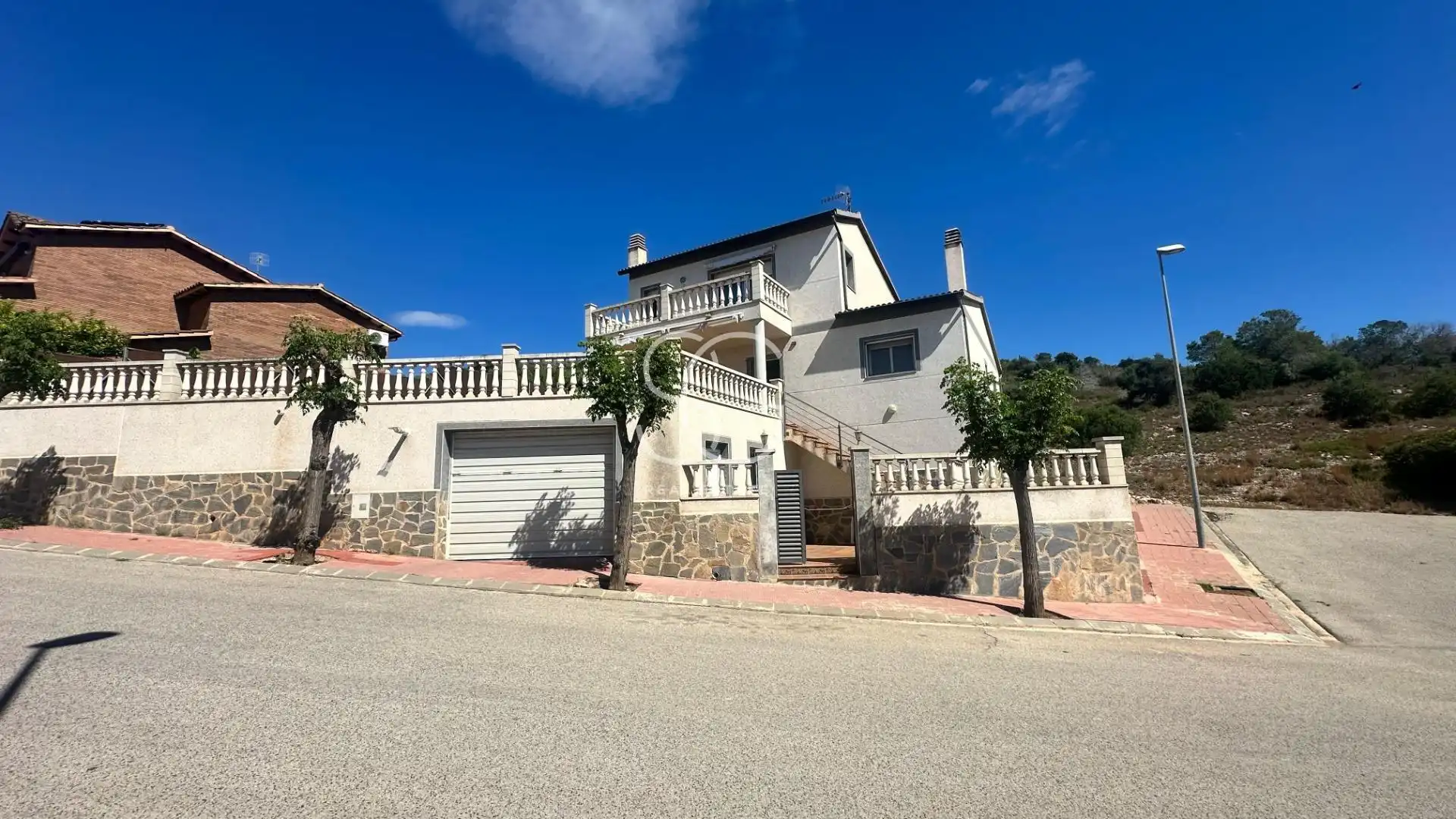 Außenansicht von Haus oder Chalet zum Verkauf in Roda de Berà mit Heizung