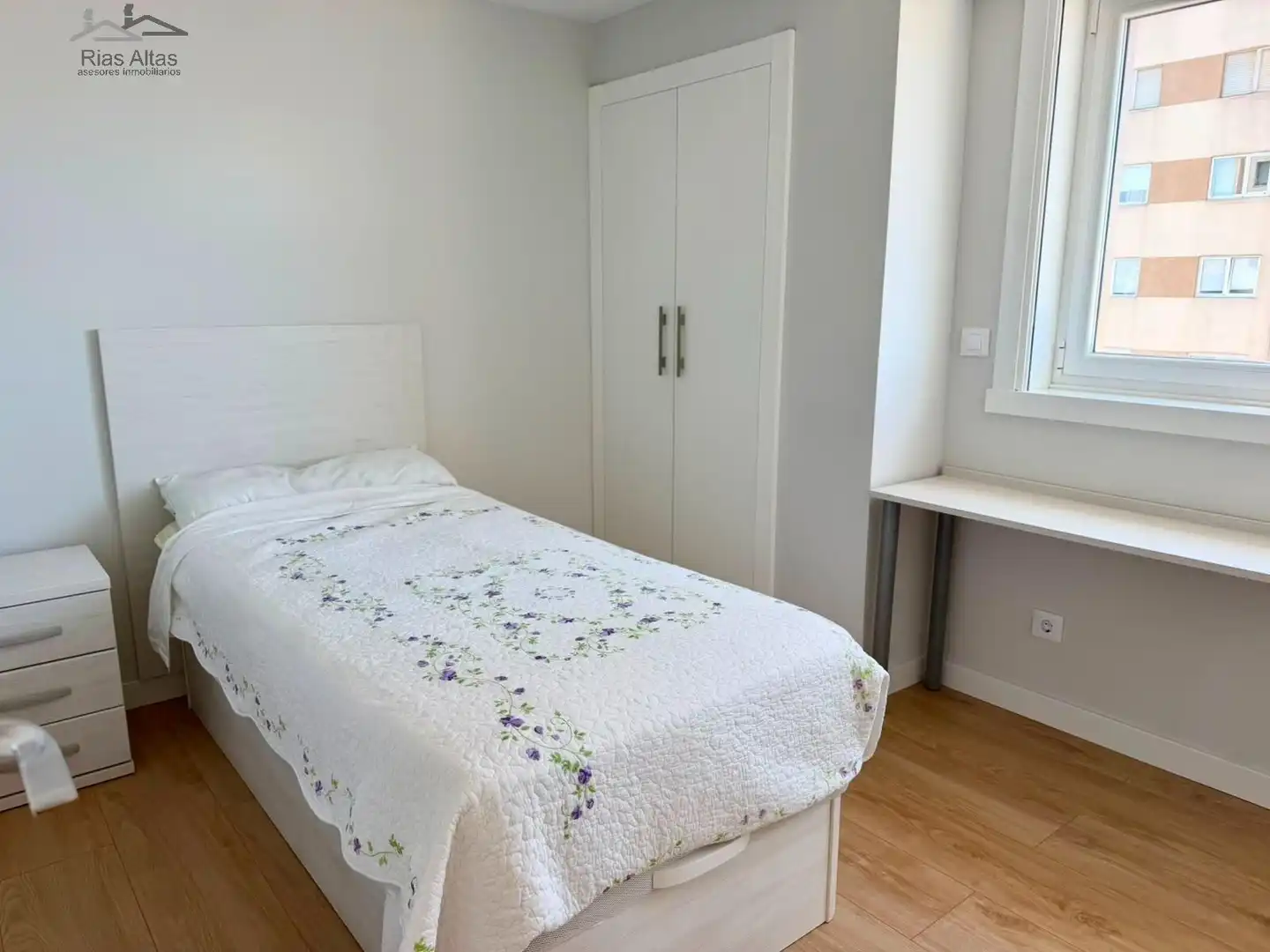 Habitación de Piso en venta en A Coruña Capital  con Calefacción, Terraza y Amueblado