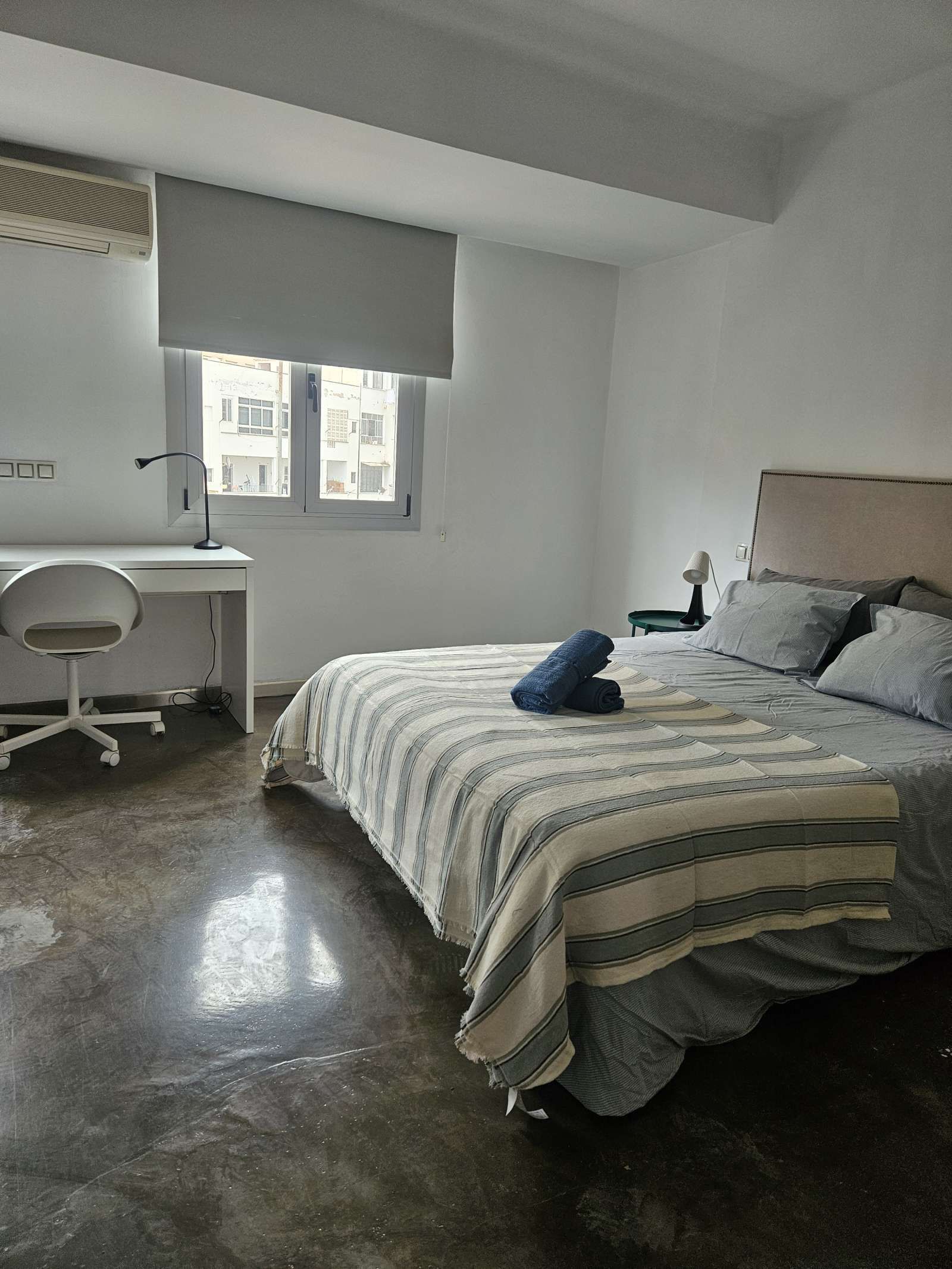 Bedroom of Flat to share in  Palma de Mallorca  with Air Conditioner and Terrace