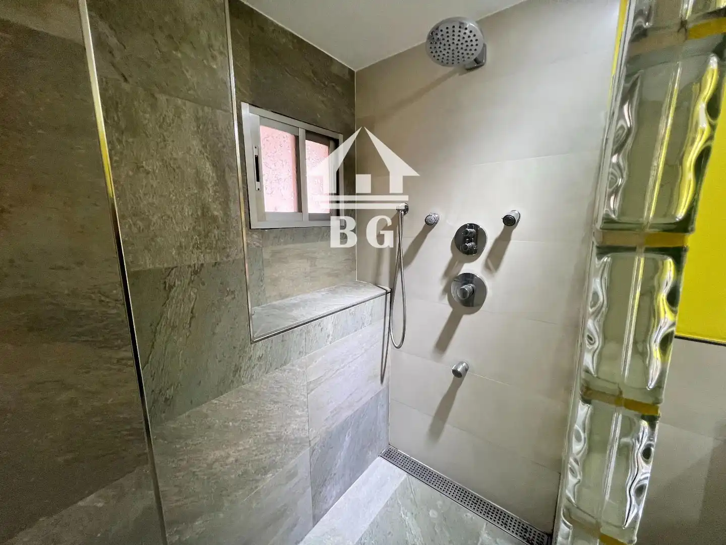 Badezimmer von Wohnung zum Verkauf in Ripoll mit Heizung, Terrasse und Abstellraum