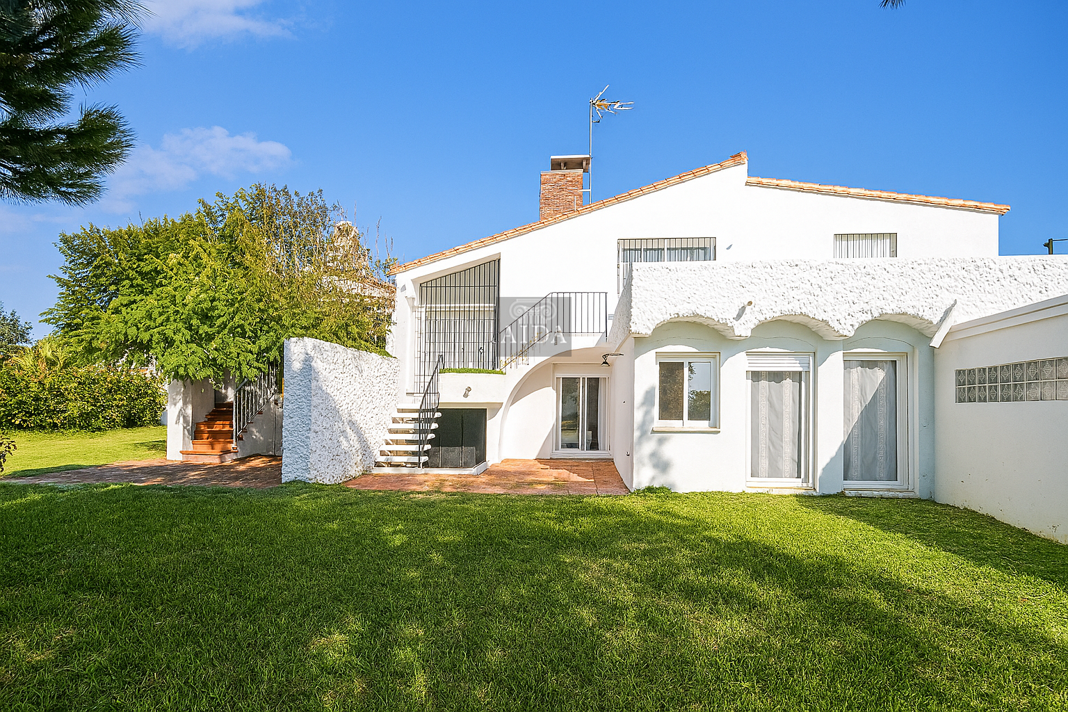 Exterior view of Single-family semi-detached for sale in Estepona  with Terrace, Storage room and Community pool