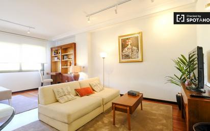 Living room of Flat to rent in  Madrid Capital  with Air Conditioner, Heating and Balcony