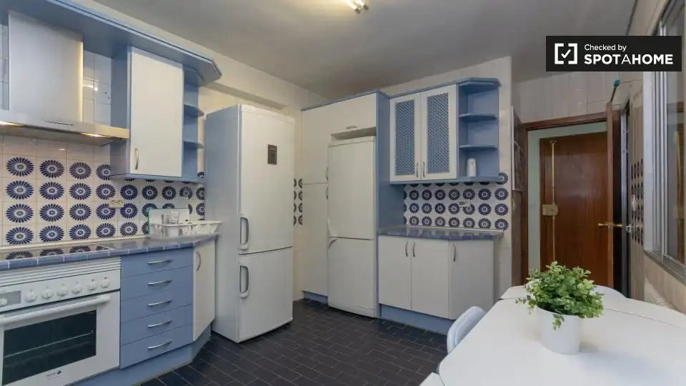 Cocina de Piso de alquiler en Alcalá de Henares con Aire acondicionado, Calefacción y Amueblado