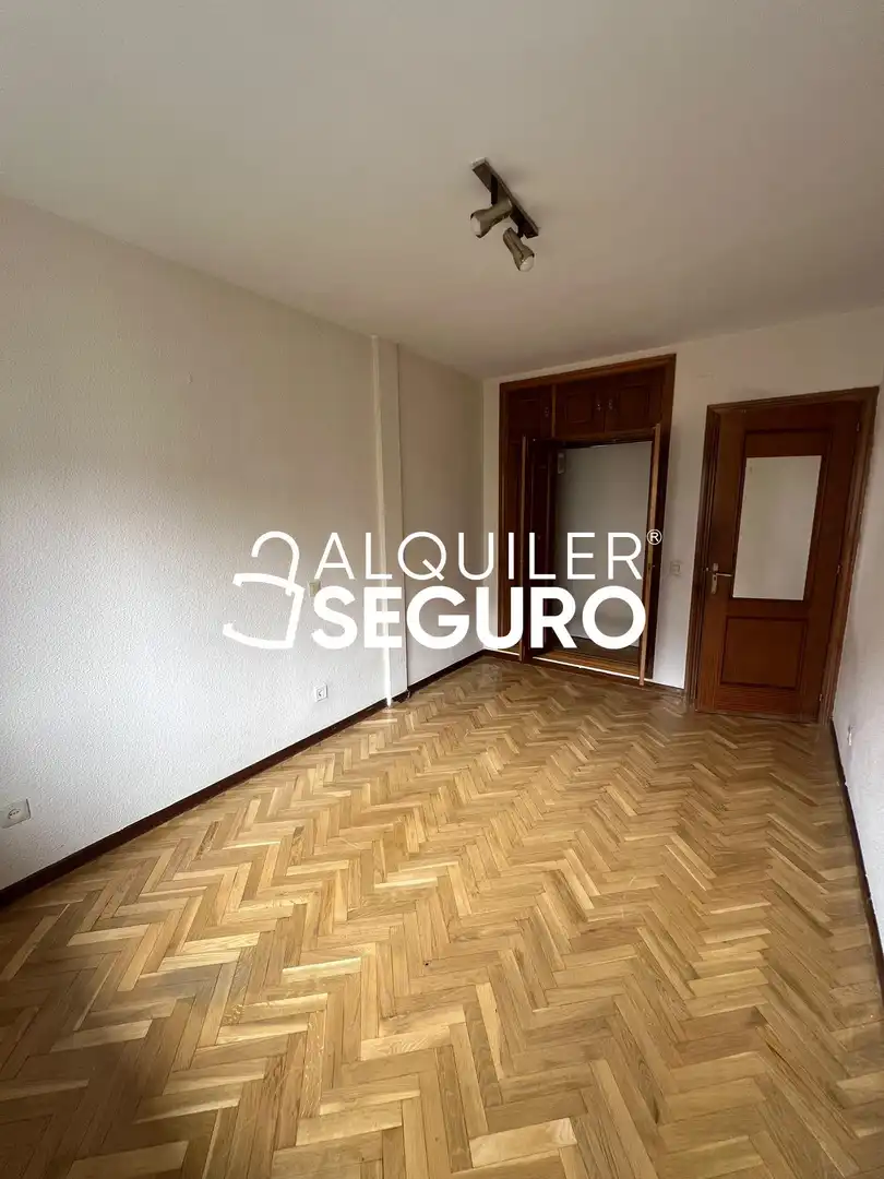 Bedroom of Flat for rent in Madrid  with Air Conditioner and Heating