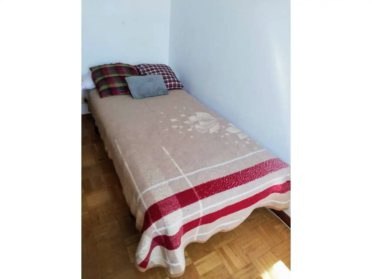 Bedroom of Flat for rent in Burgos  with Heating, Parquet flooring and Terrace