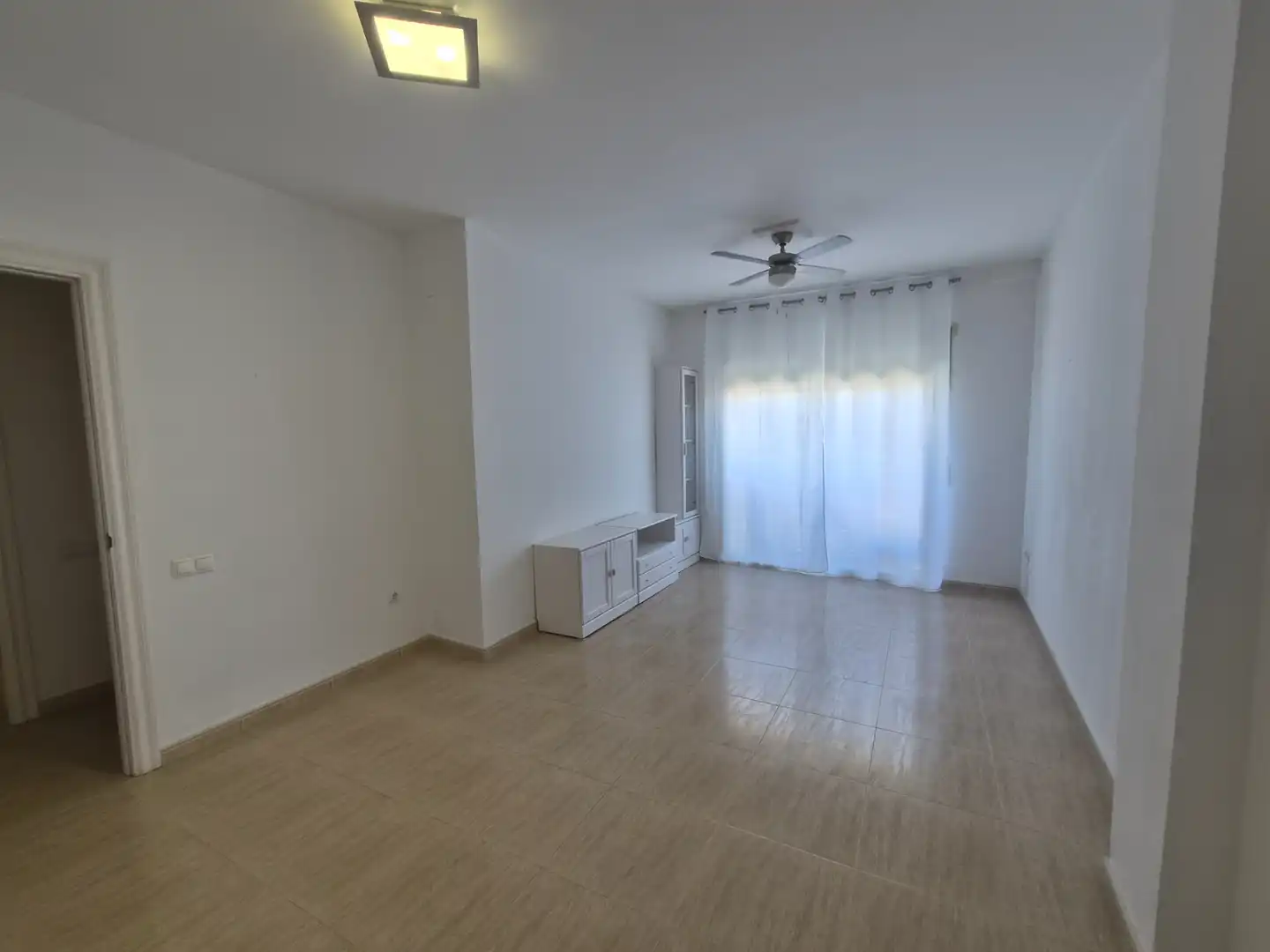 Sala de estar de Piso en venta en Roda de Berà con Terraza, Horno y Balcón