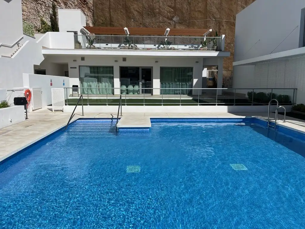 Piscina de Ático en venta en Benalmádena con Terraza y Piscina comunitaria
