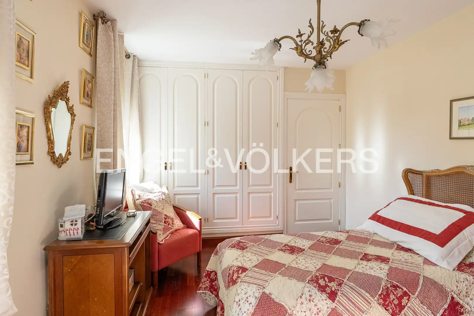 Bedroom of Houses for sale in Majadahonda  with Air Conditioner, Heating and Private garden