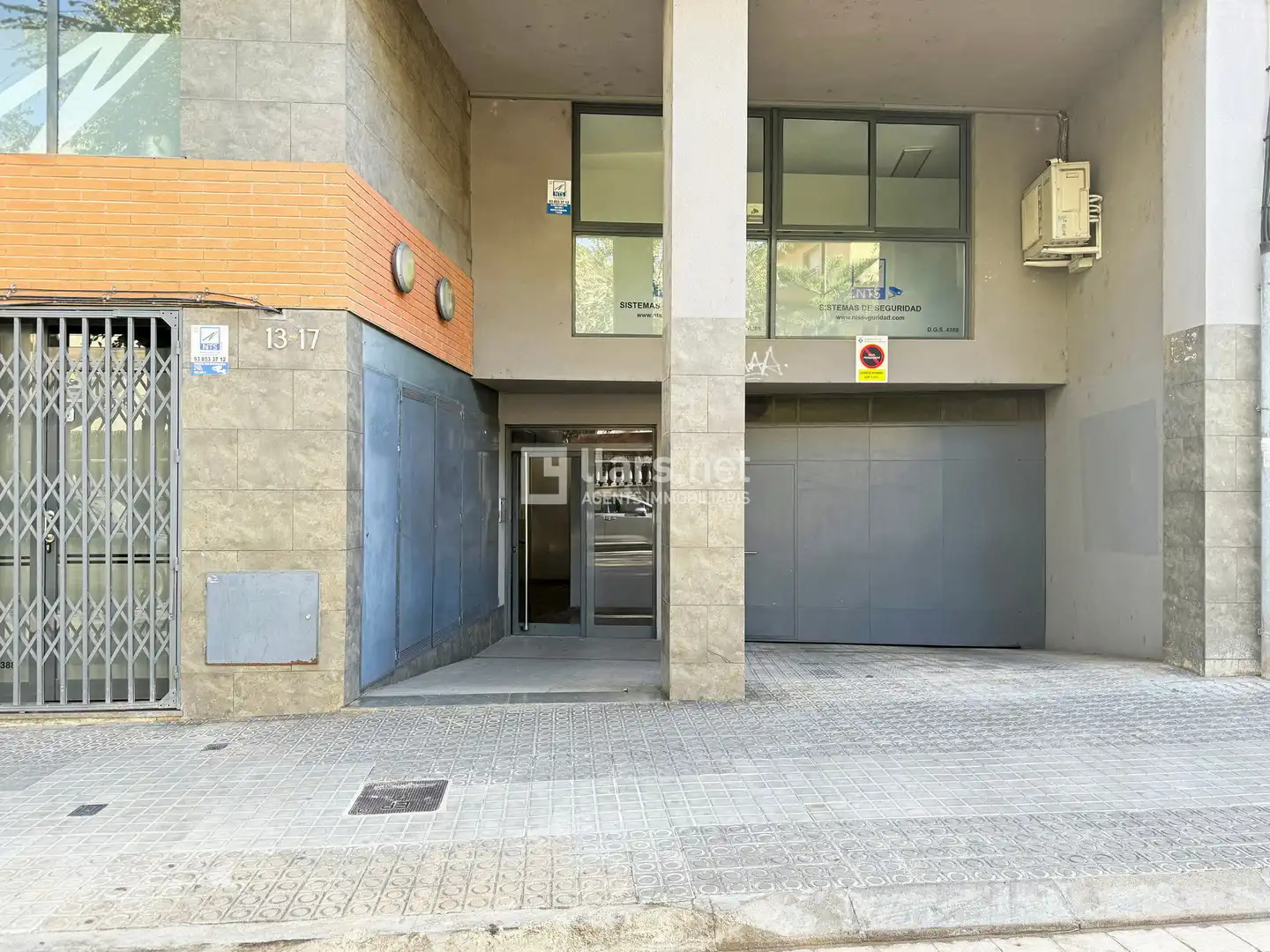 Vista exterior de Garatge en venda en Vilanova i la Geltrú