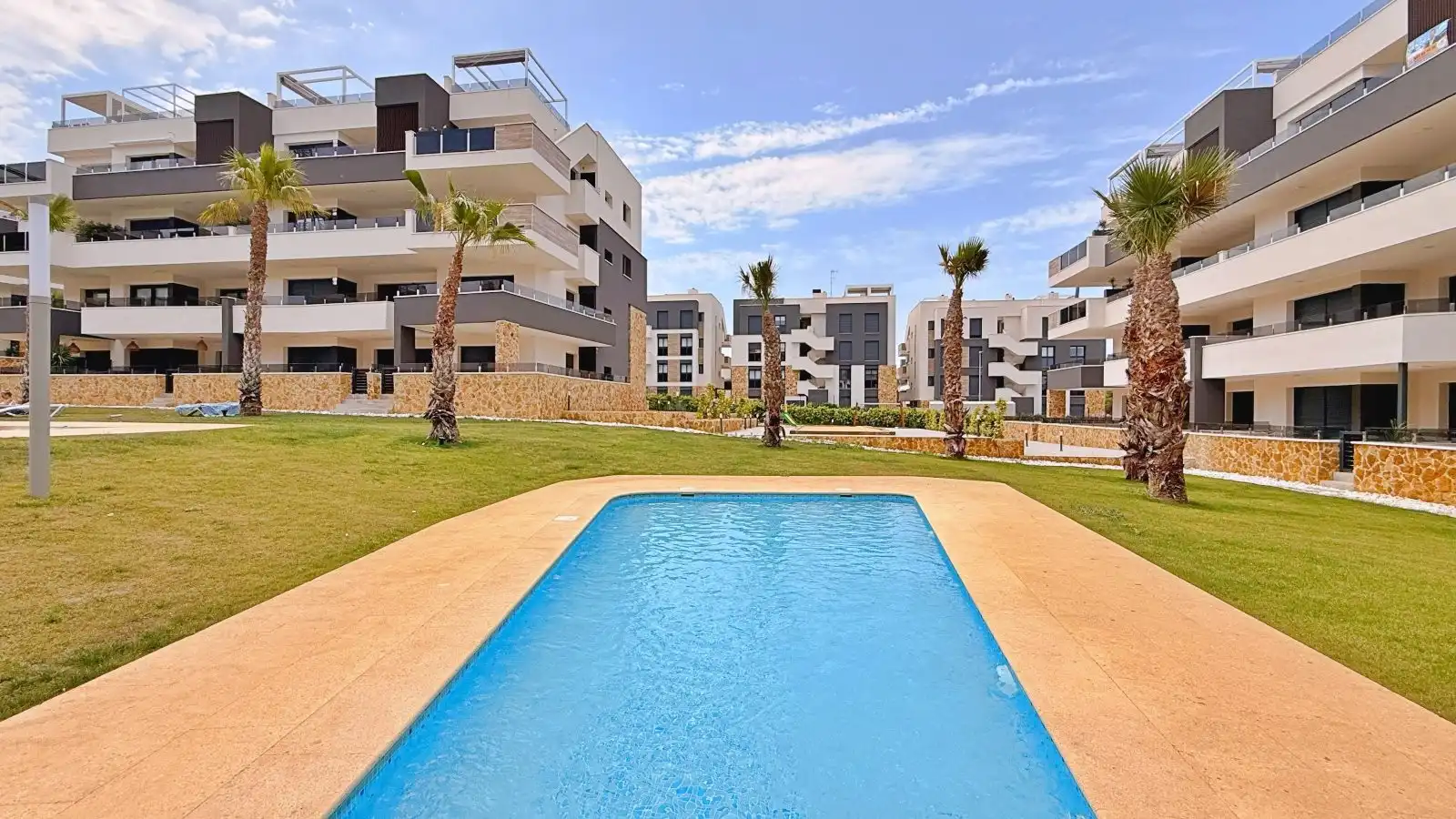 Piscina de Apartament en venda en Orihuela amb Traster i Moblat