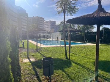 Pis amb piscina en venda a Entrenúcleos
