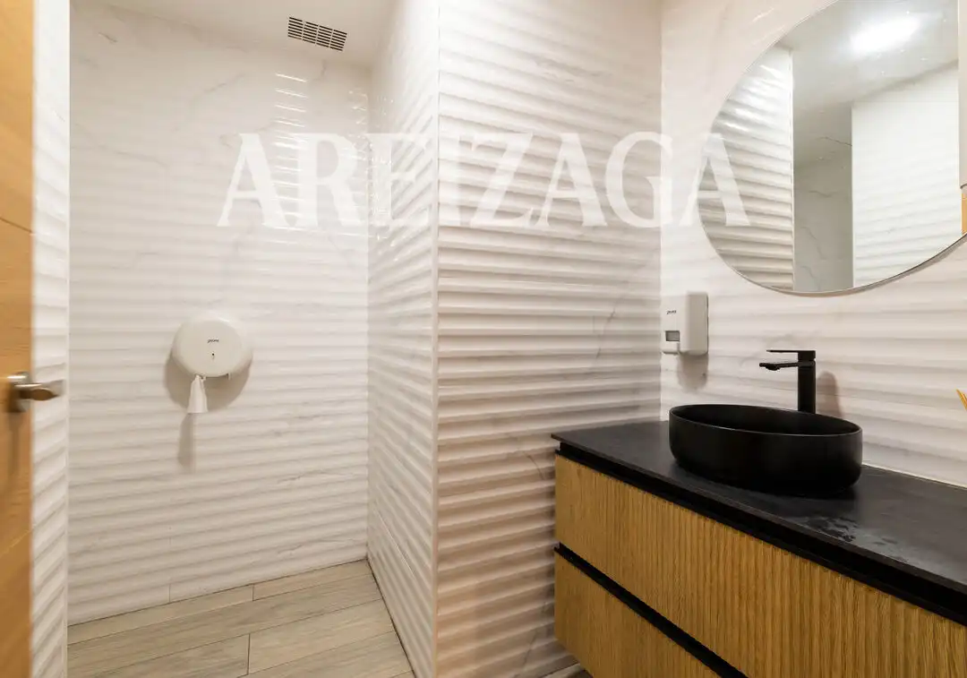 Bathroom of Commercial properties for sale in Donostia - San Sebastián   with Furnished