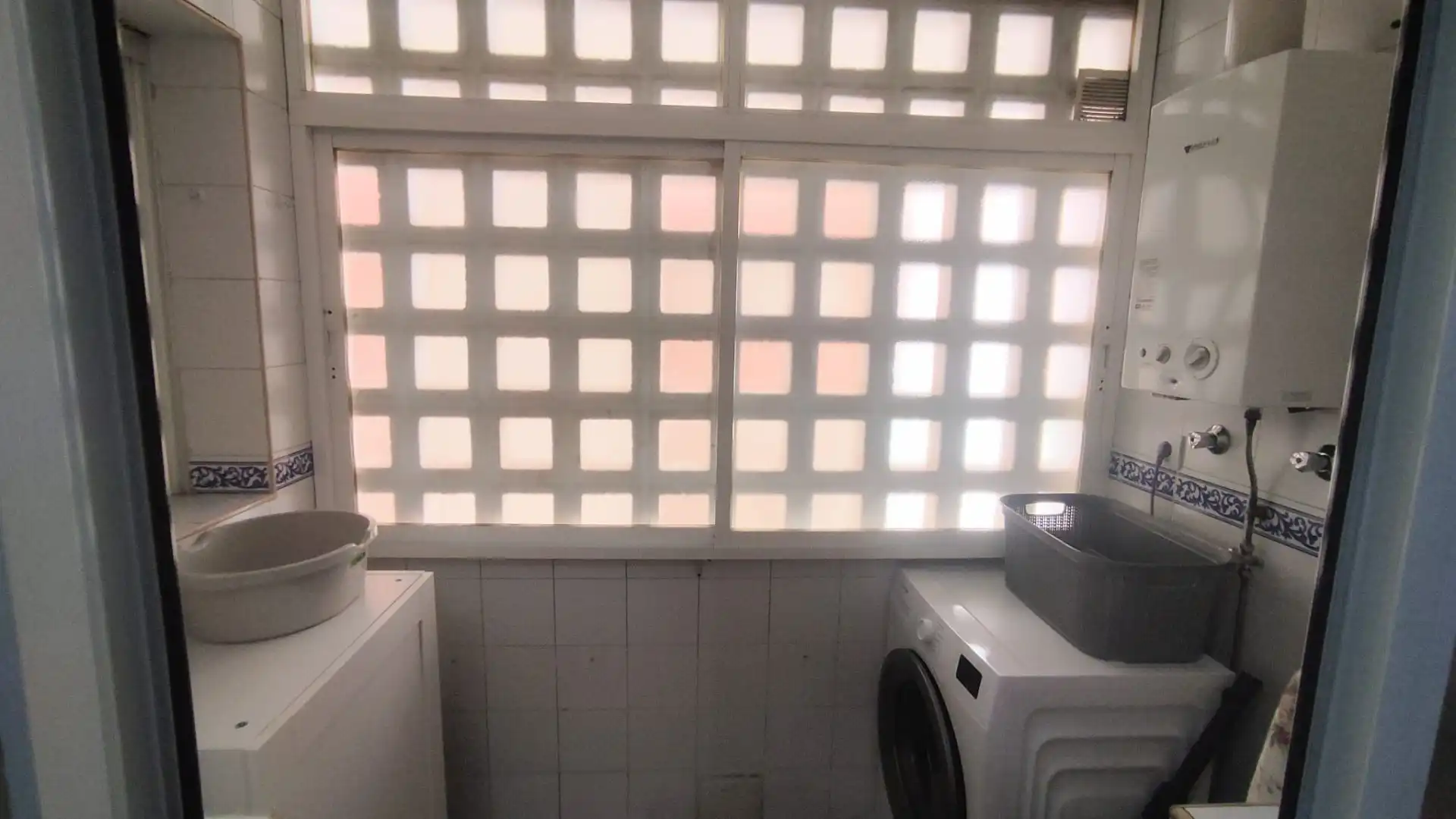 Baño de Piso de alquiler en Málaga con Aire acondicionado, Calefacción y Amueblado