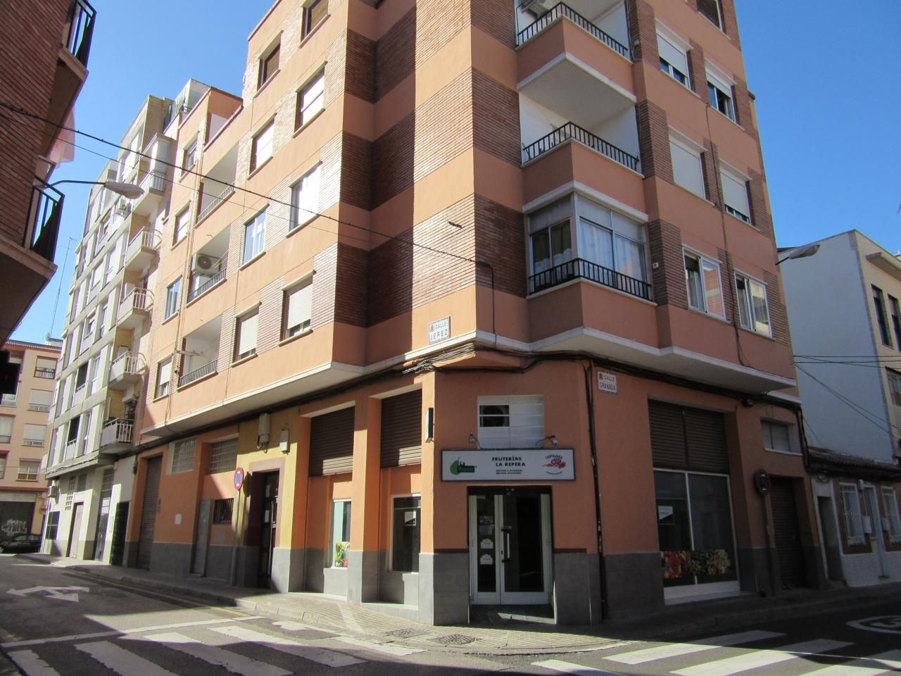 Vista exterior de Local en venda en  Zaragoza Capital amb Aire condicionat