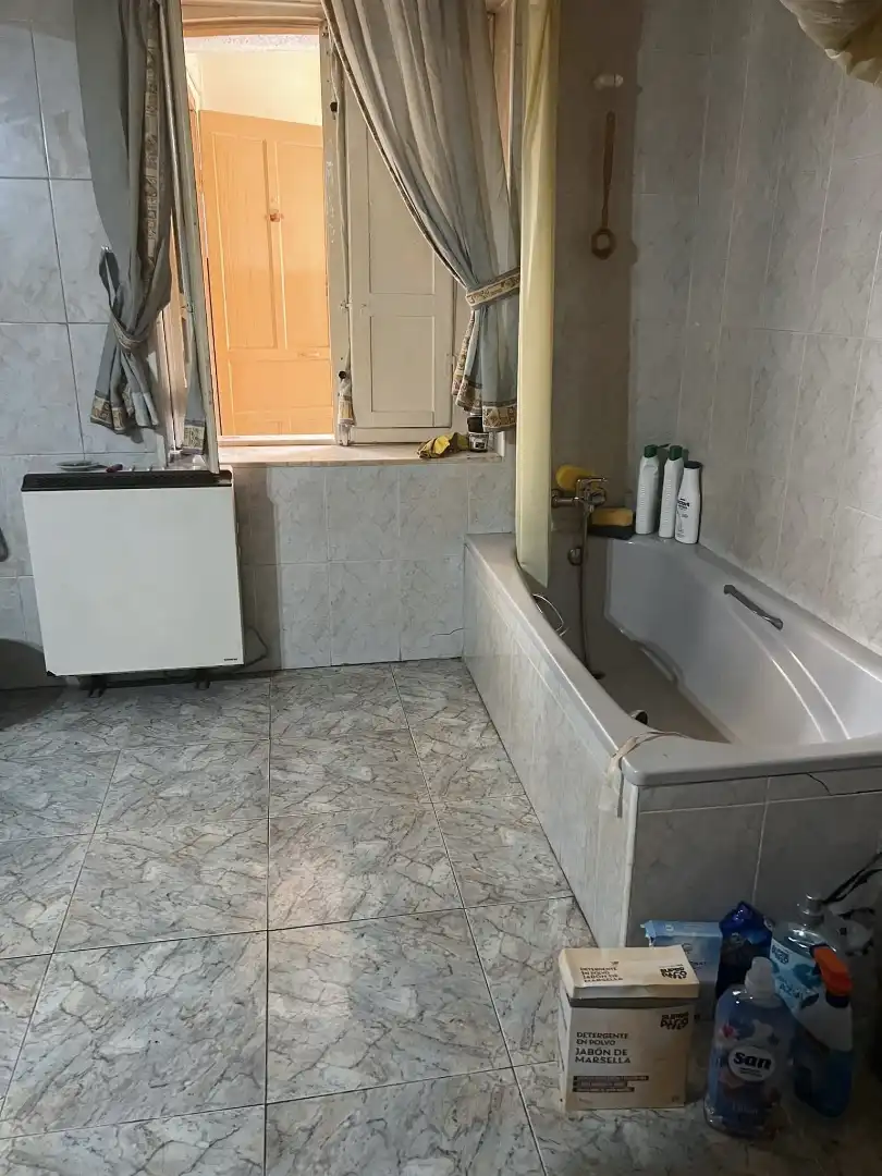 Bany de Pis en venda en Mieres (Asturias) amb Calefacció, Parquet i Balcó