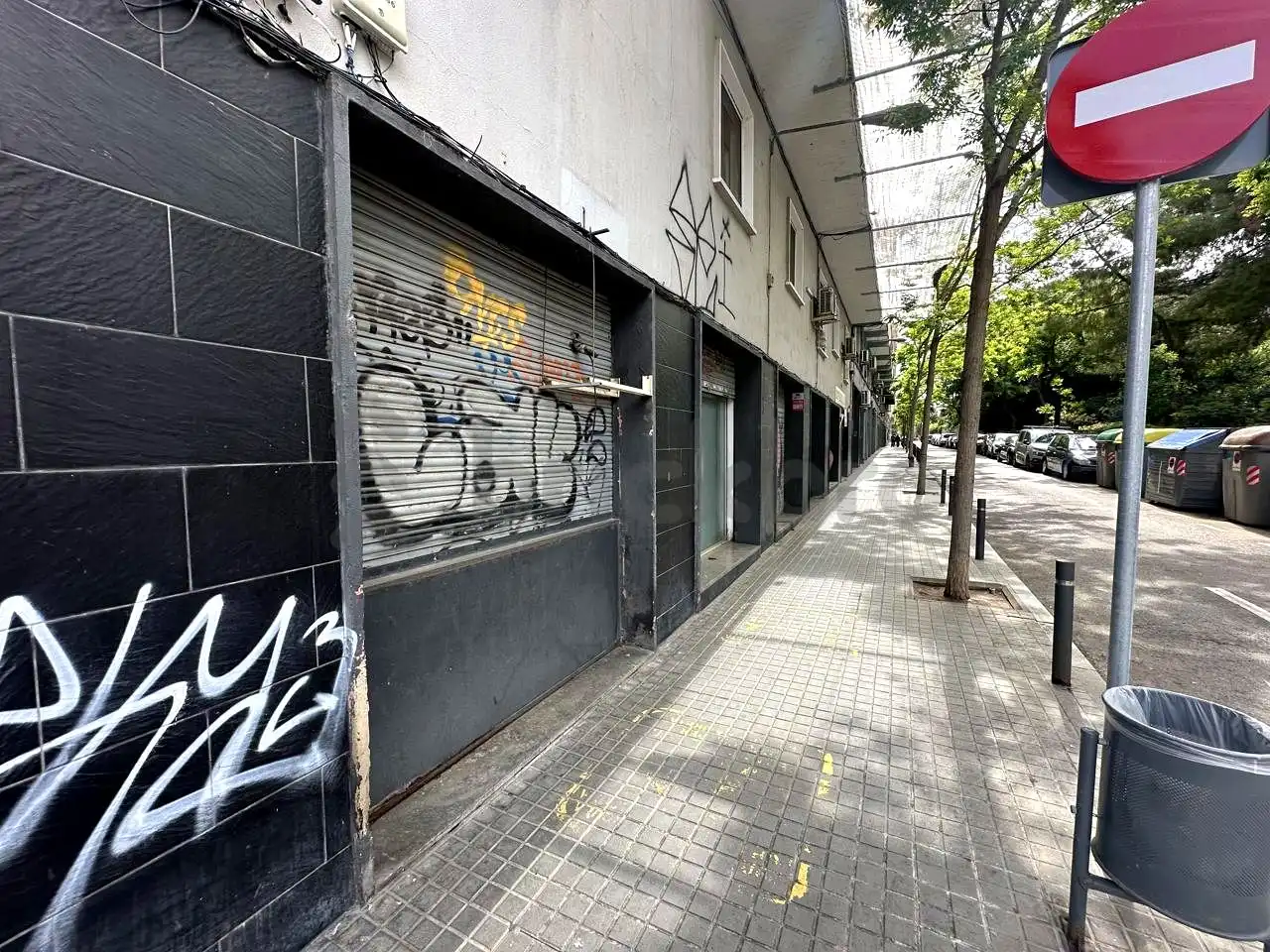 Vista exterior de Local en venta en L'Hospitalet de Llobregat con Aire acondicionado