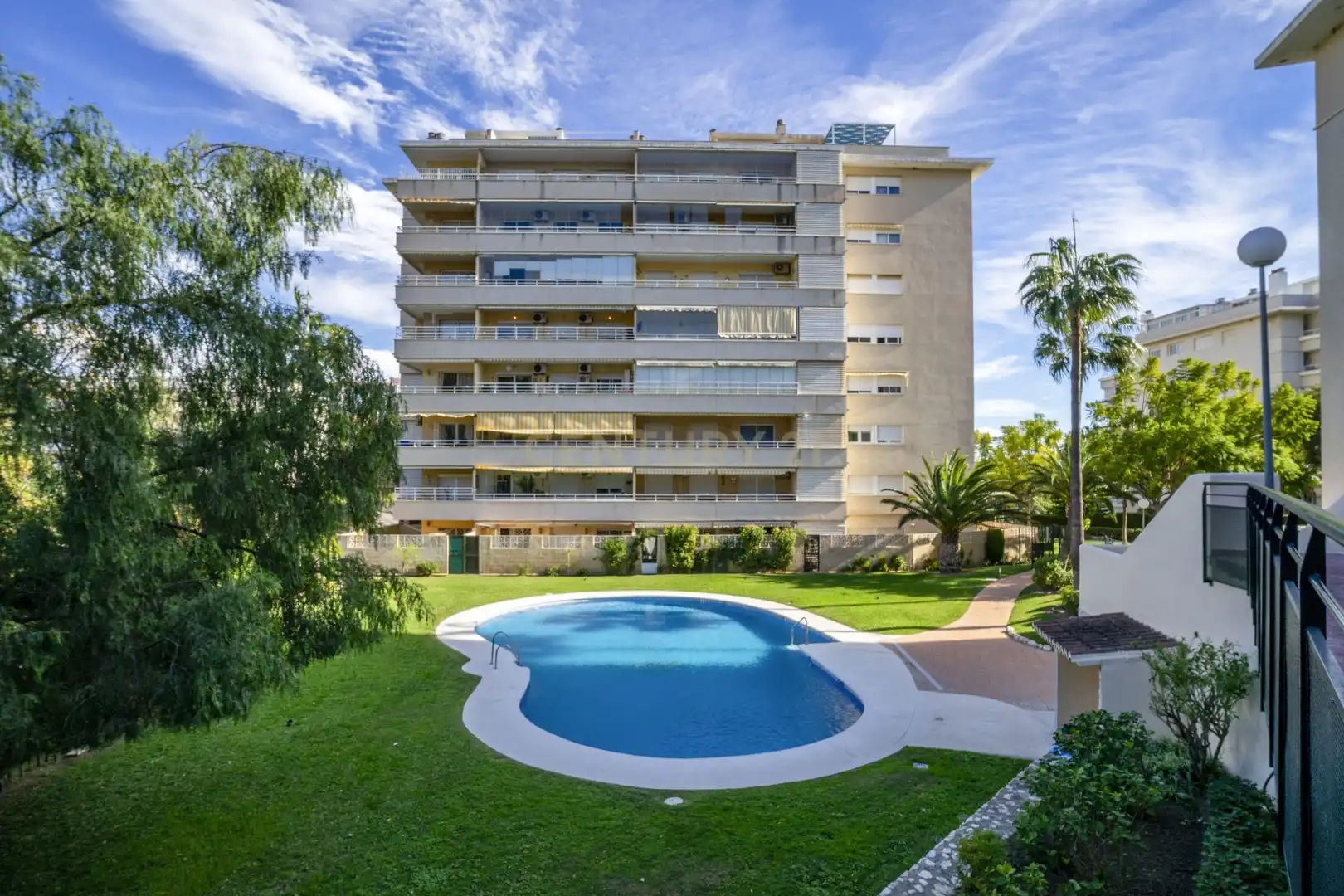 Vista exterior de Pis en venda en Benalmádena amb Forn i Rentadora