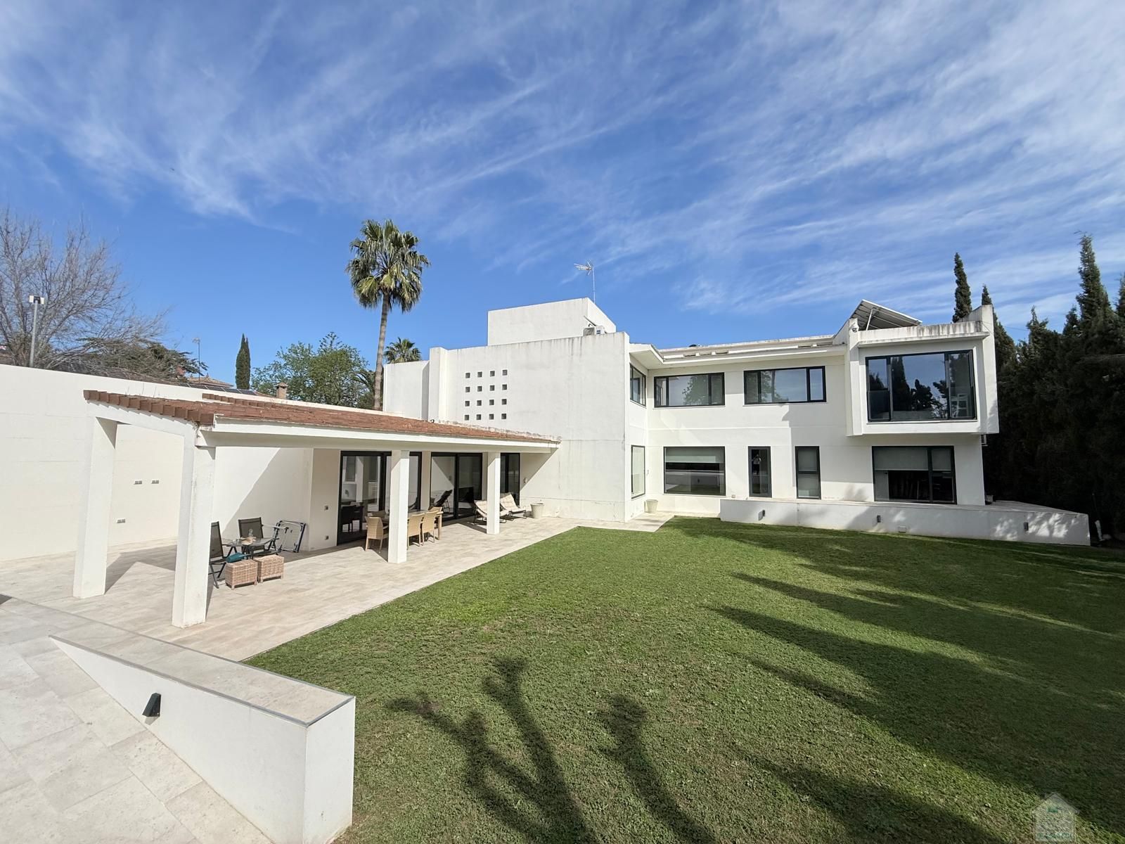 Vista exterior de Casa o xalet en venda en Dos Hermanas amb Aire condicionat, Calefacció i Terrassa