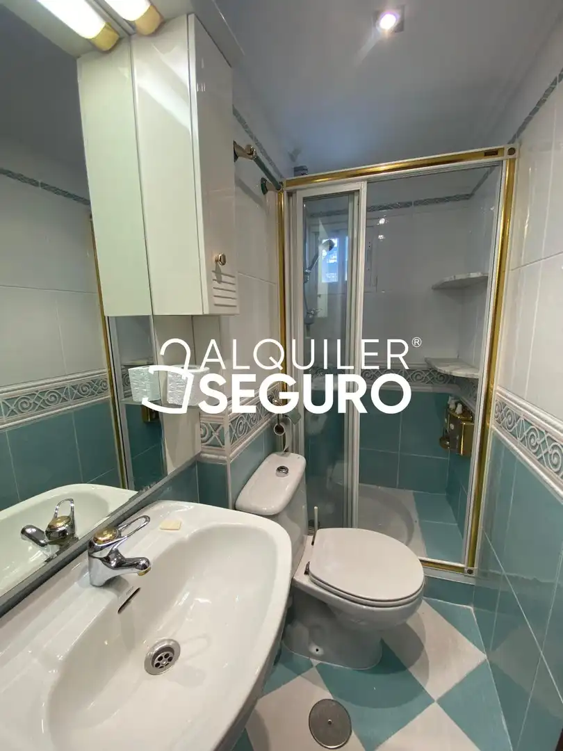 Bathroom of Flat for rent in Guadalajara  with Air Conditioner, Heating and Terrace