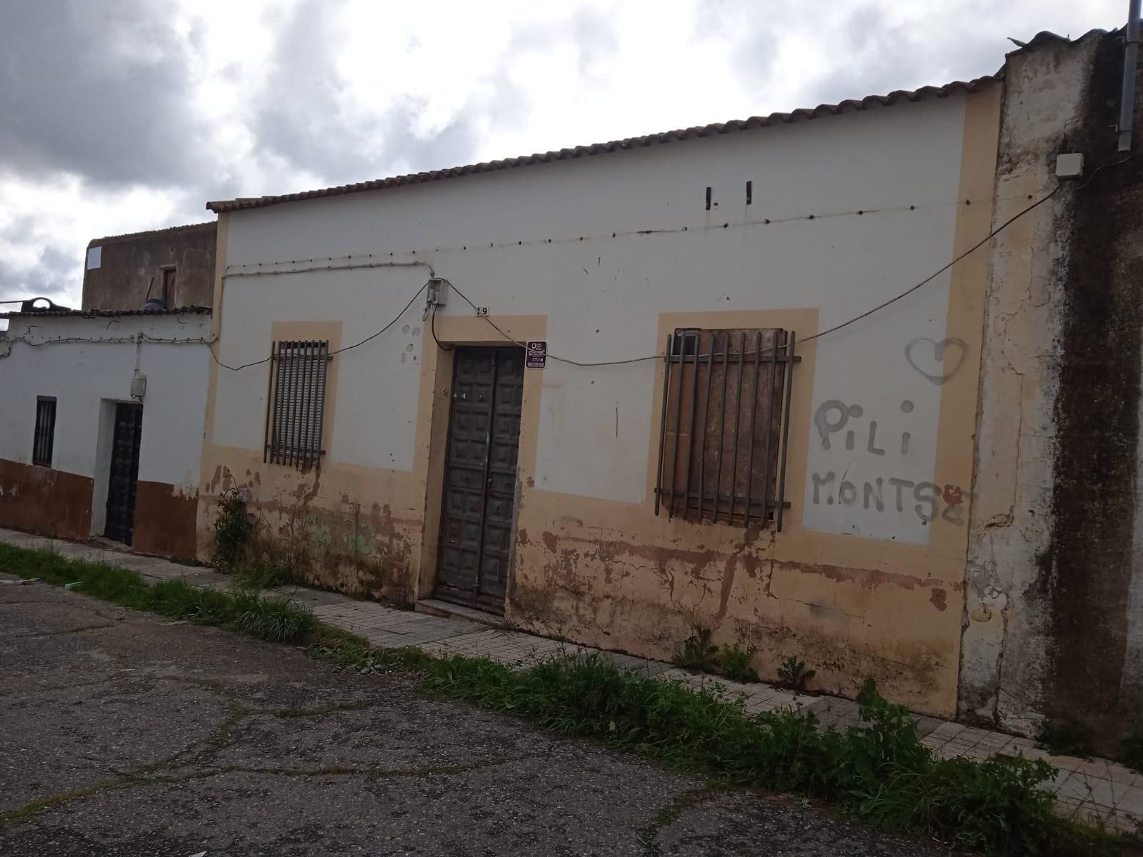 Vista exterior de Casa adosada en venda en Mérida