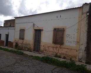 Vista exterior de Casa adosada en venda en Mérida