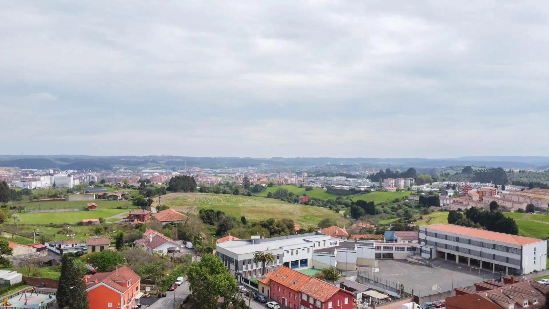Vista exterior de Casa o chalet en venta en Avilés con Calefacción, Jardín privado y Terraza