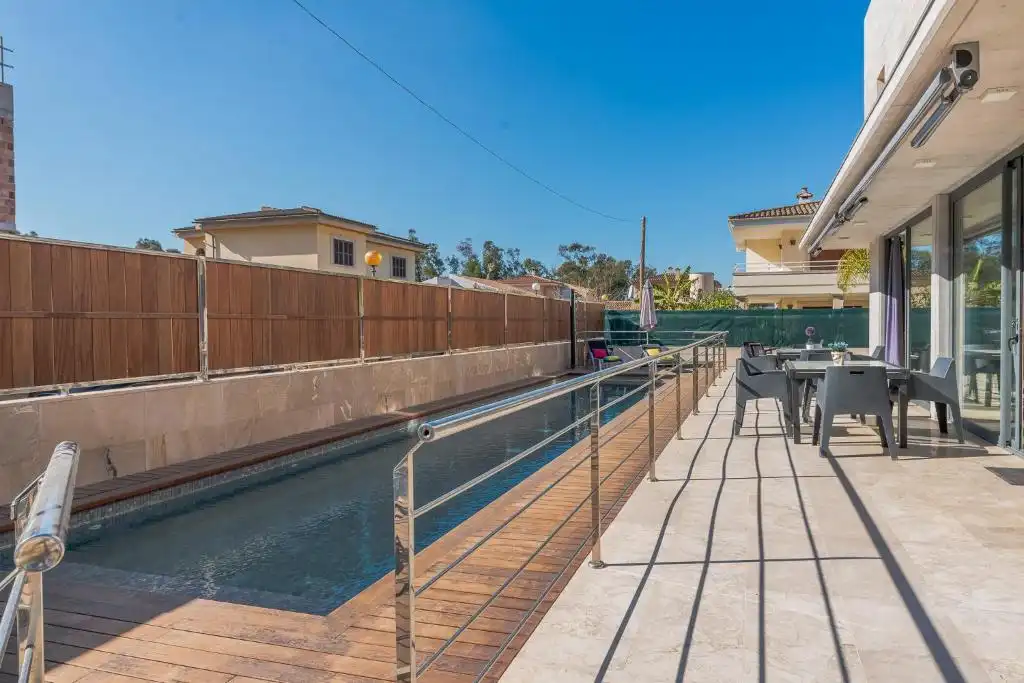 Piscina de Casa o xalet en venda en Muro amb Aire condicionat, Jardí privat i Terrassa