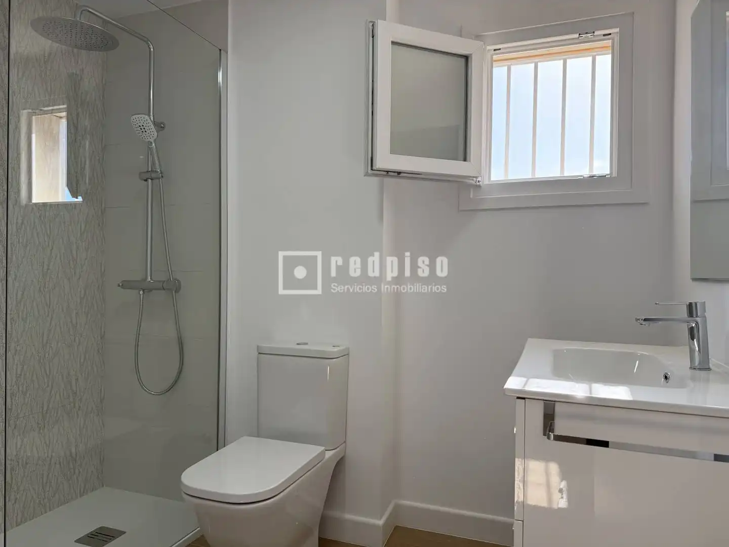 Baño de Piso en venta en Málaga con Jardín privado y Terraza