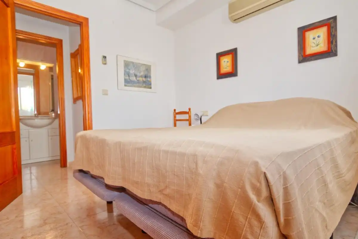 Habitación de Apartamento en venta en Orihuela con Aire acondicionado, Terraza y Amueblado