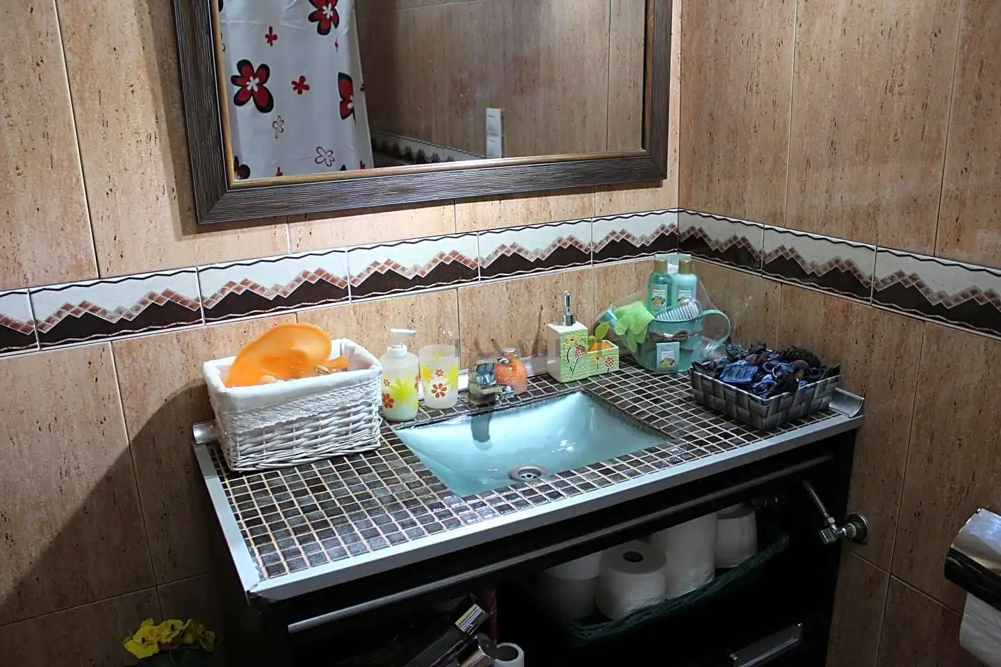 Baño de Casa adosada en venta en Deltebre con Terraza, Amueblado y Piscina comunitaria