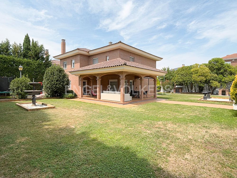 Garden of House or chalet for sale in  Madrid Capital  with Air Conditioner, Heating and Private garden