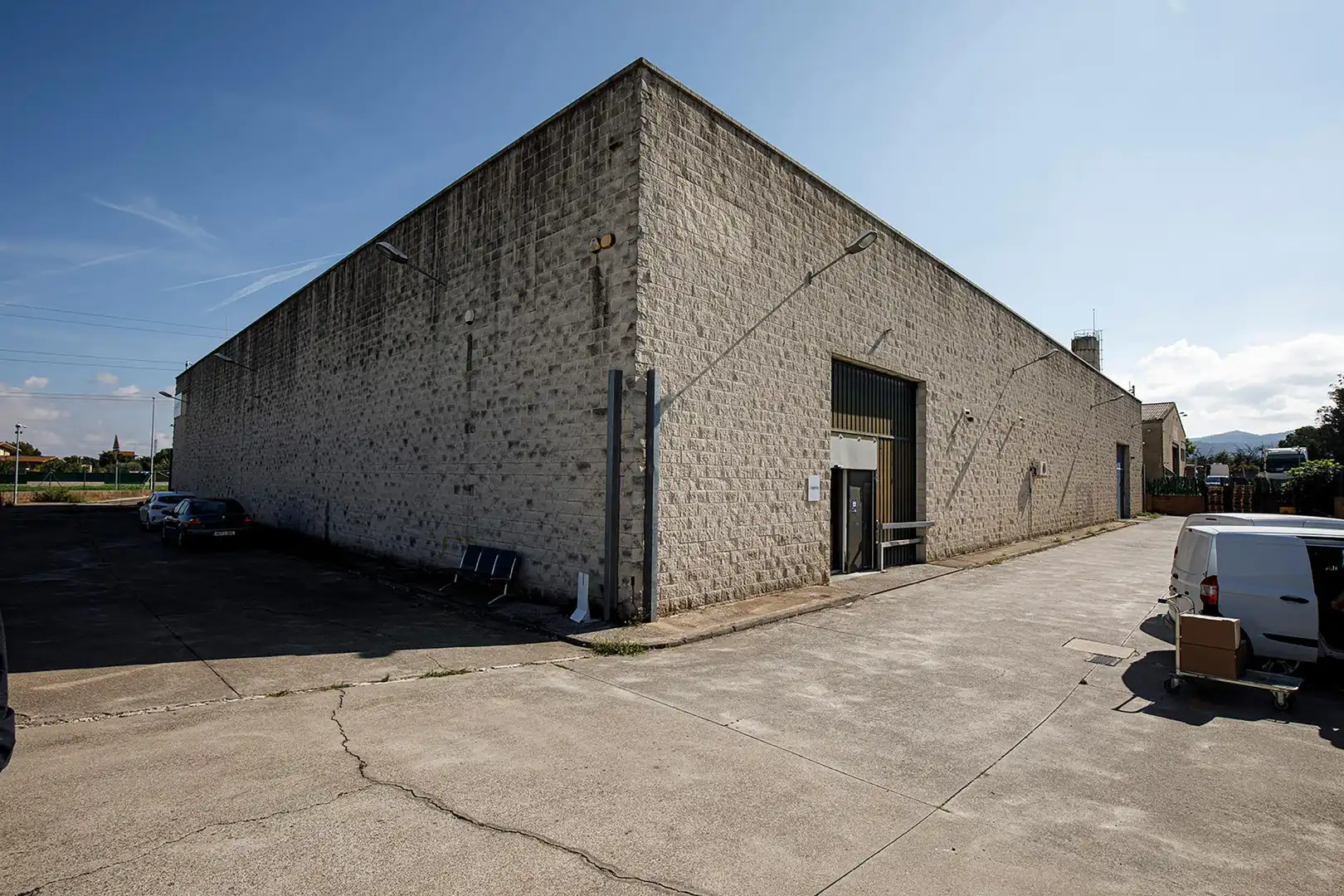 Vista exterior de Nave industrial en venta en Celrà, Girona