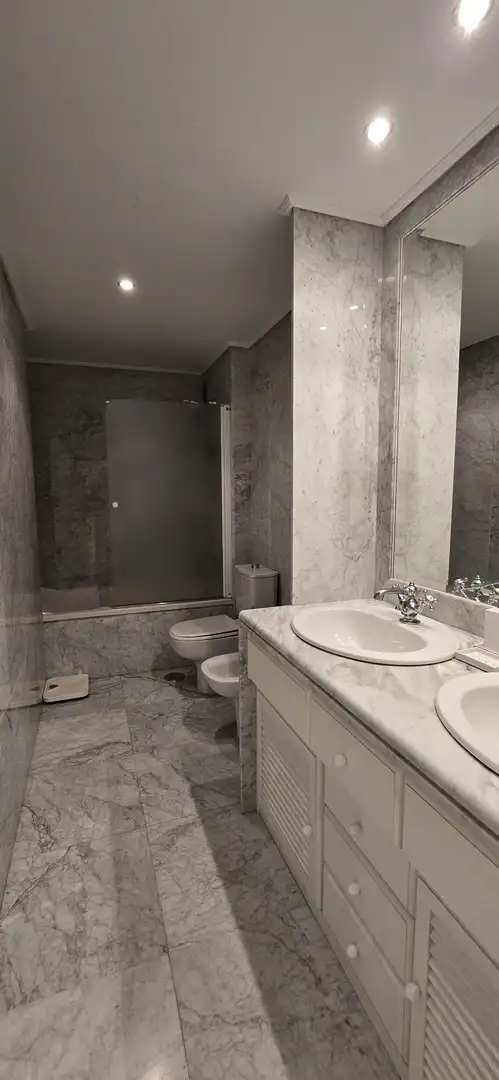 Baño de Apartamento en venta en Torremolinos con Aire acondicionado, Calefacción y Terraza