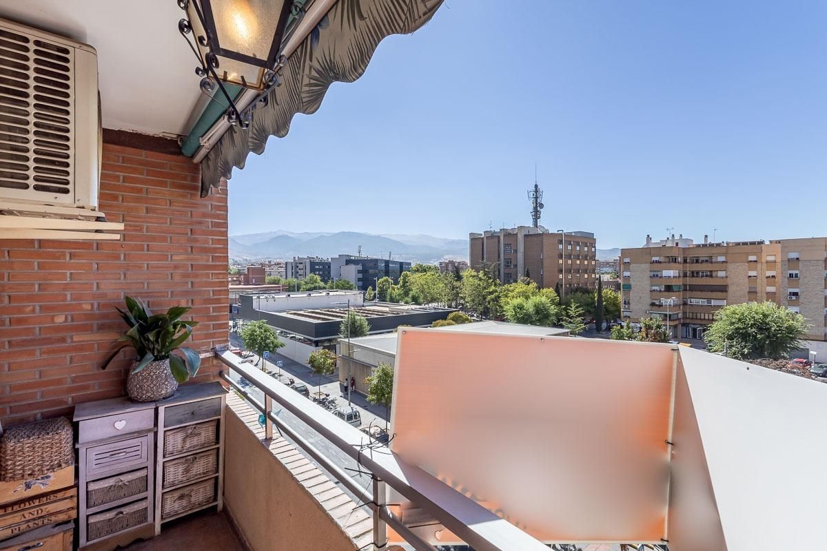 Exterior view of Flat for sale in  Granada Capital  with Heating, Terrace and Storage room