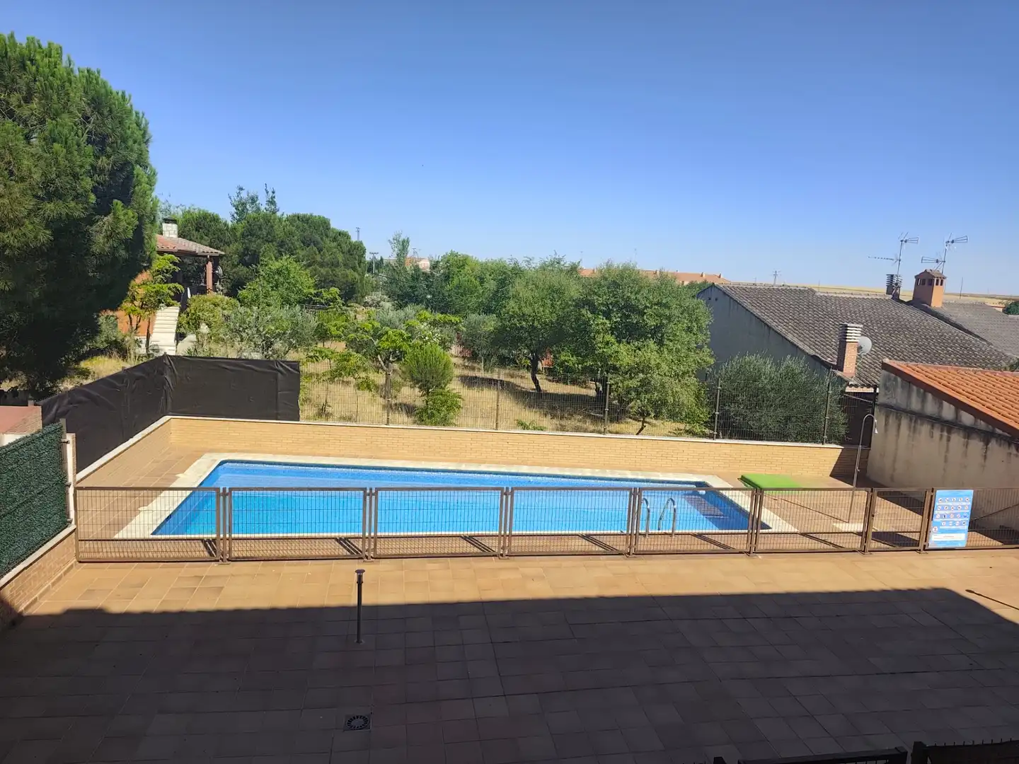 Piscina de Pis en venda en Camarena amb Aire condicionat, Calefacció i Moblat