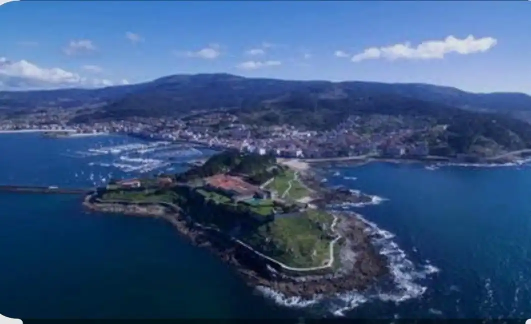 Vista exterior de Pis en venda en Baiona amb Calefacció, Traster i Balcó