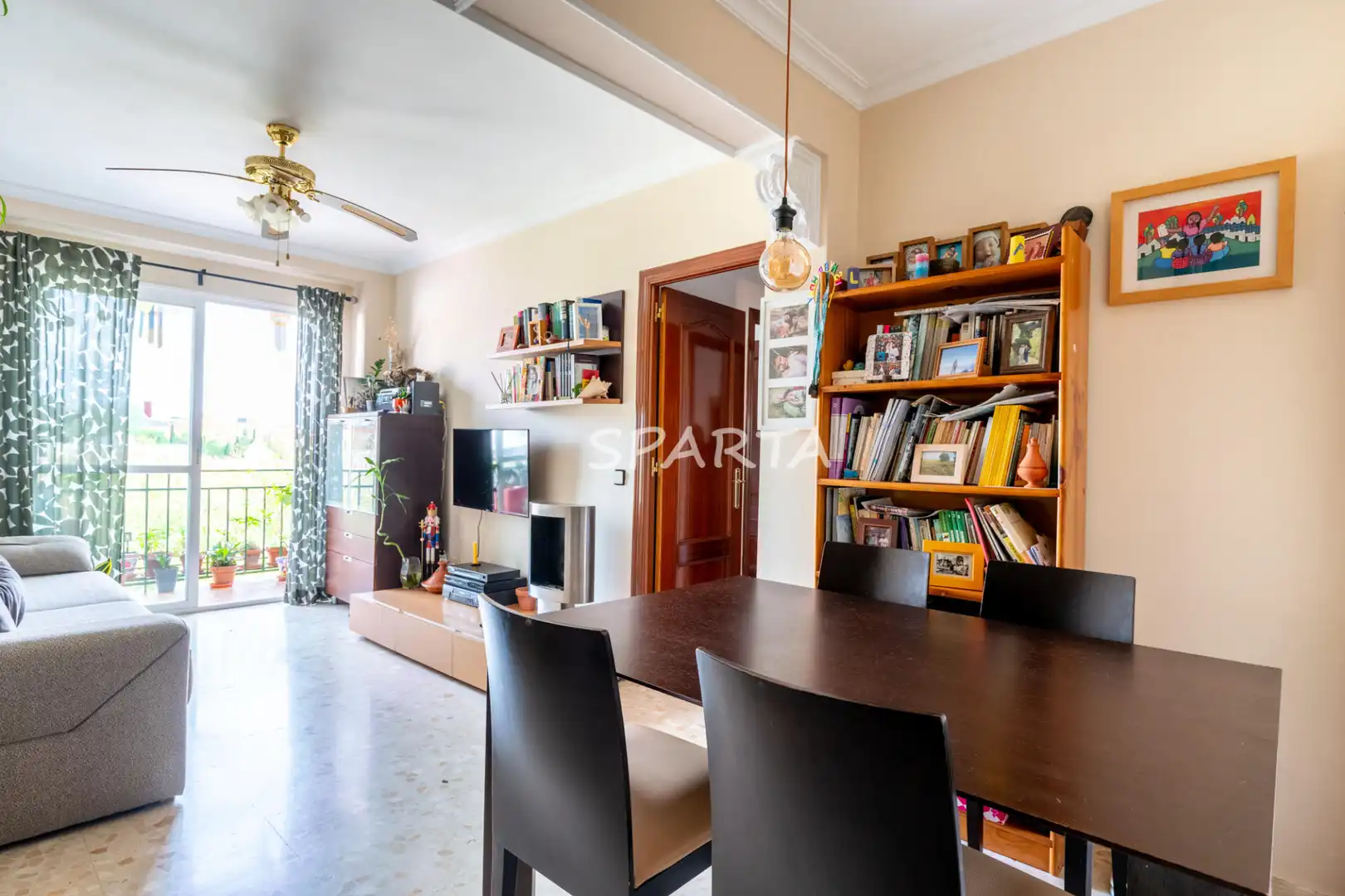 Sala de estar de Piso en venta en Castilleja de la Cuesta con Aire acondicionado, Horno y Microondas