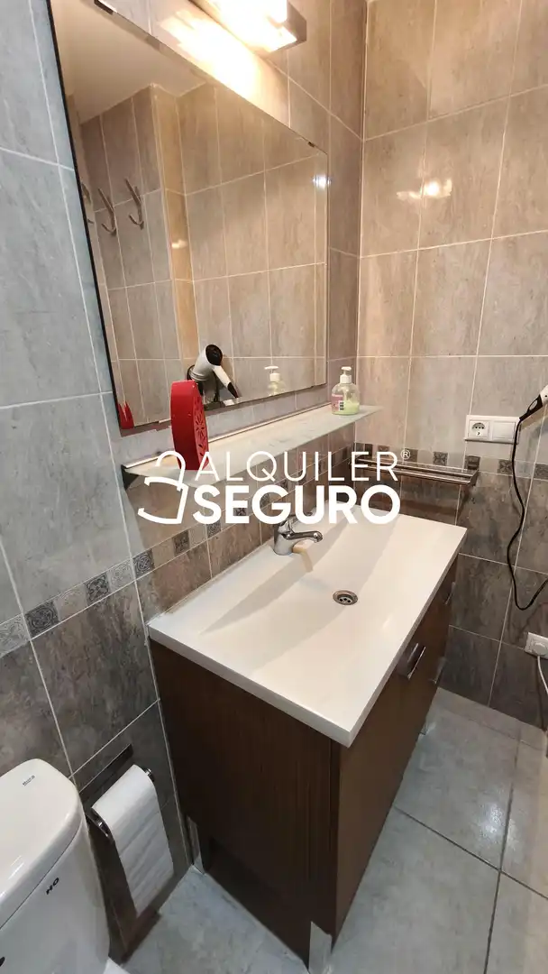 Bathroom of Flat for rent in Vall d'Alba  with Heating, Storage room and Furnished