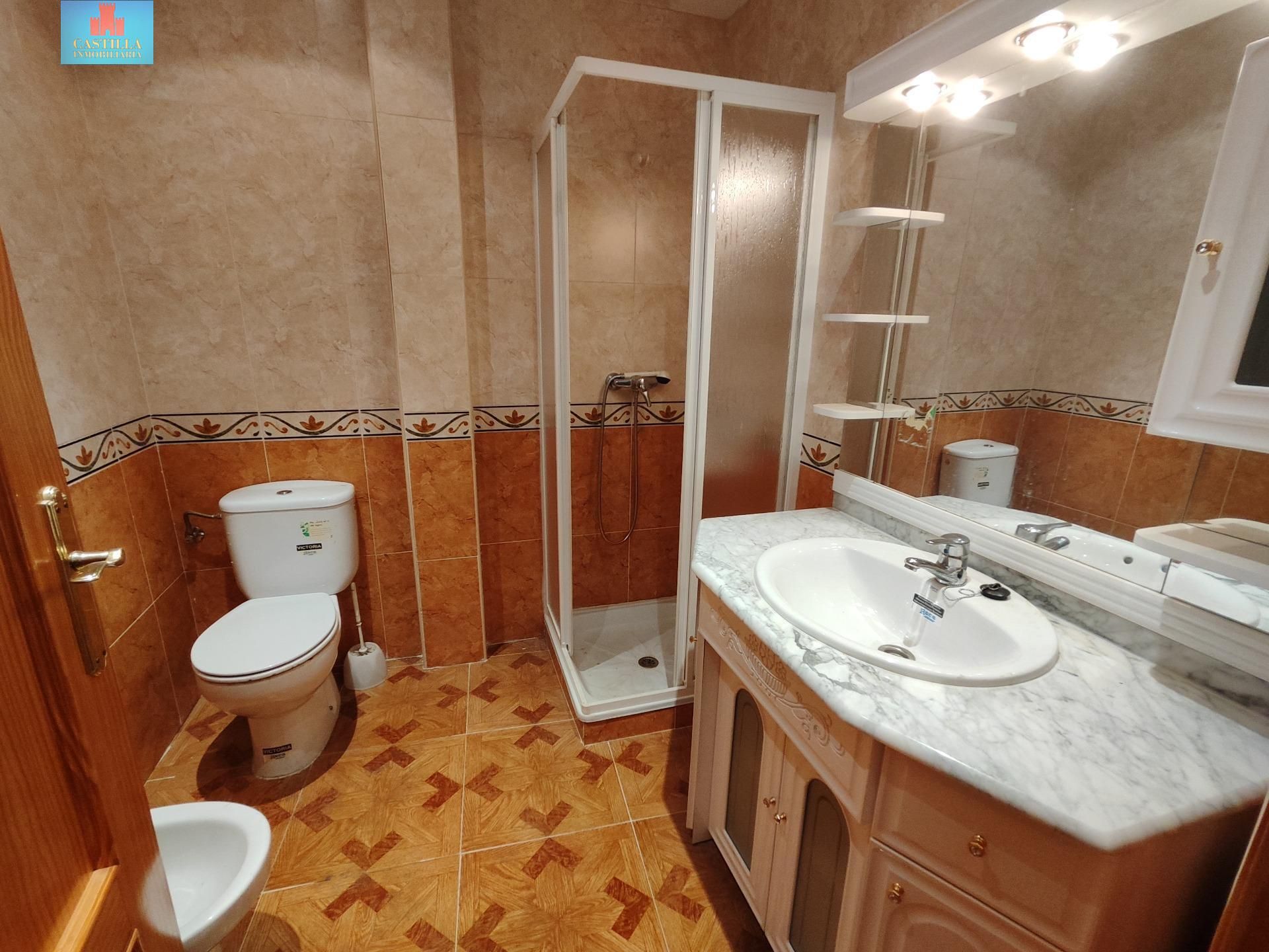 Casa adosada en venta en Burgohondo