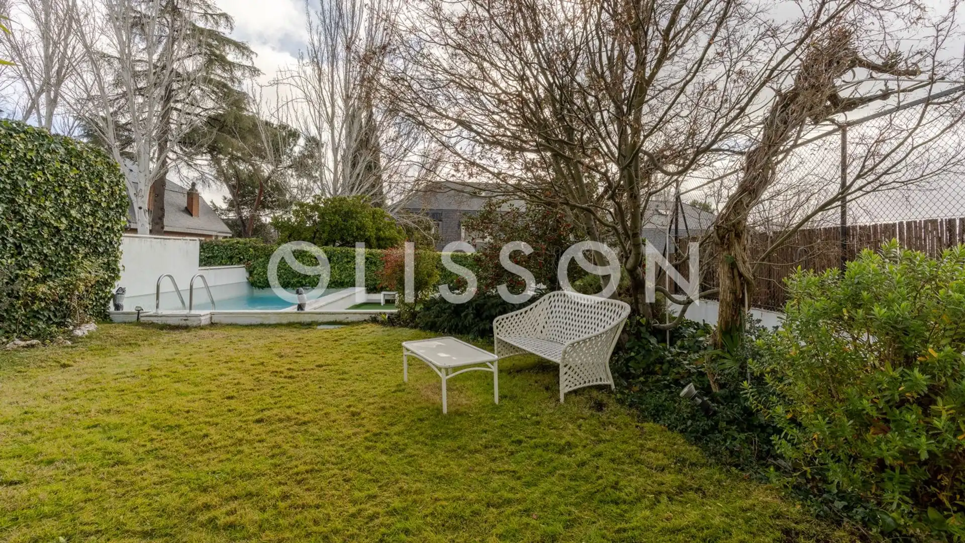 Garden of Houses for sale in  Madrid Capital  with Air Conditioner, Heating and Private garden