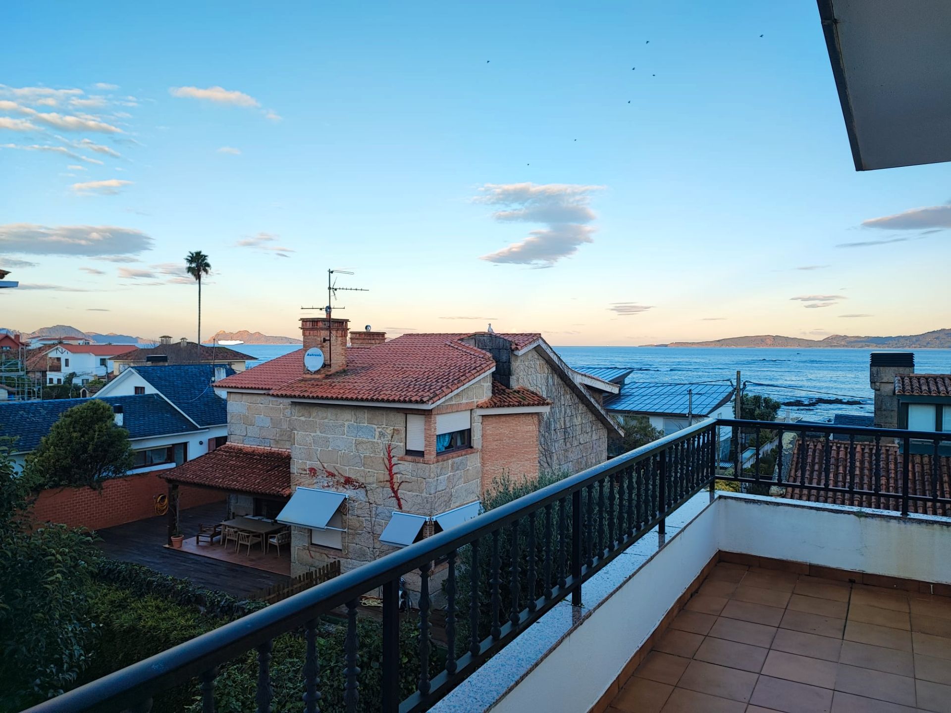 Vista exterior de Casa o chalet en venta en Vigo  con Calefacción, Jardín privado y Terraza