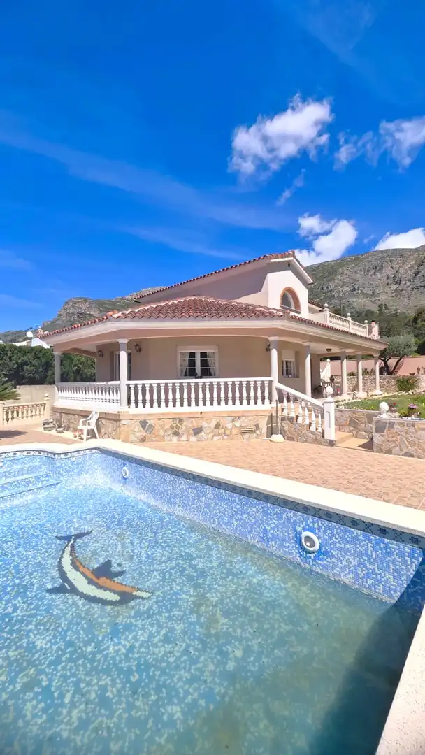 Detached house with terrace for sale in Barx