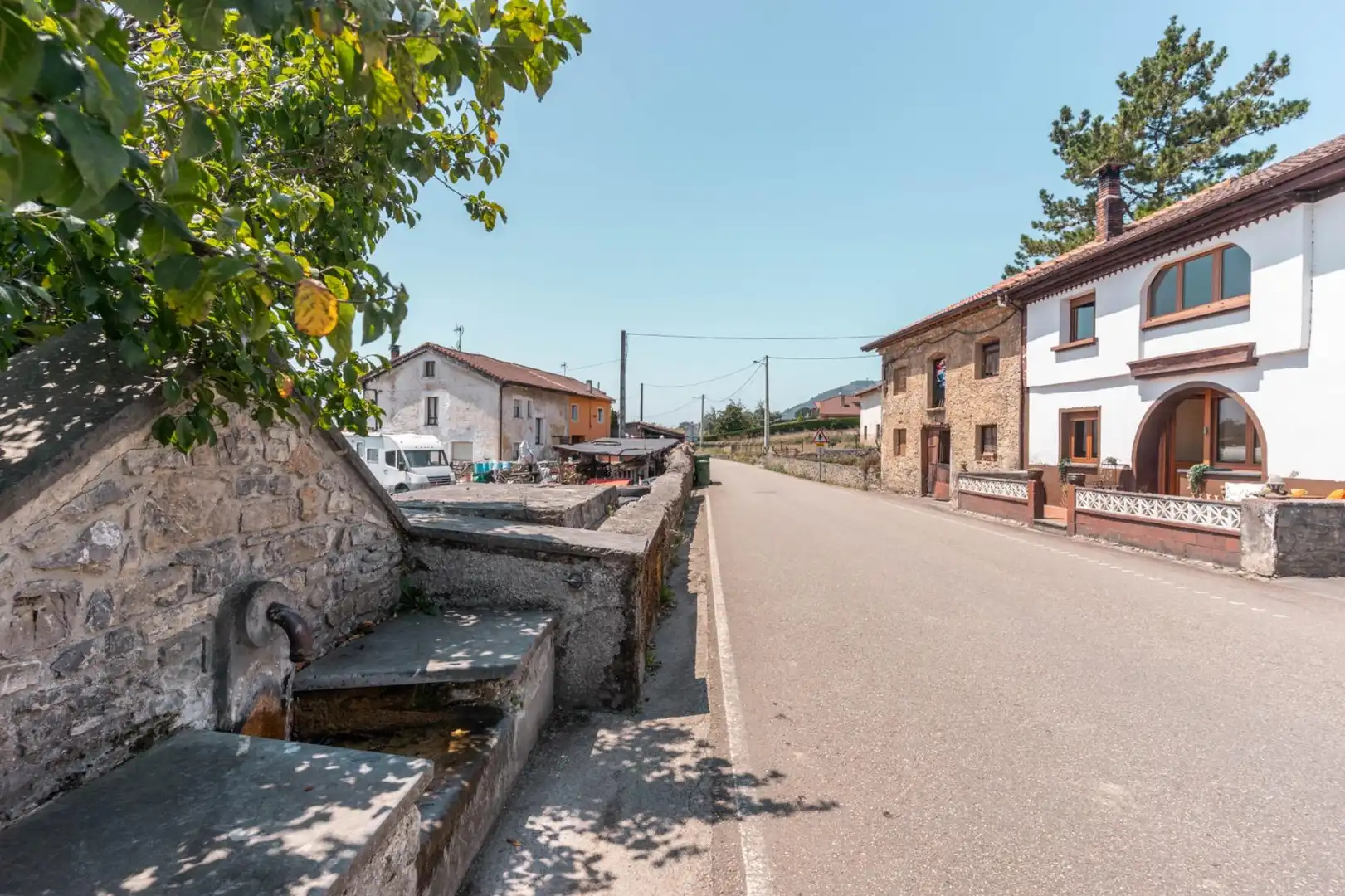 Vista exterior de Casa o chalet en venta en Sariego con Calefacción, Terraza y Amueblado
