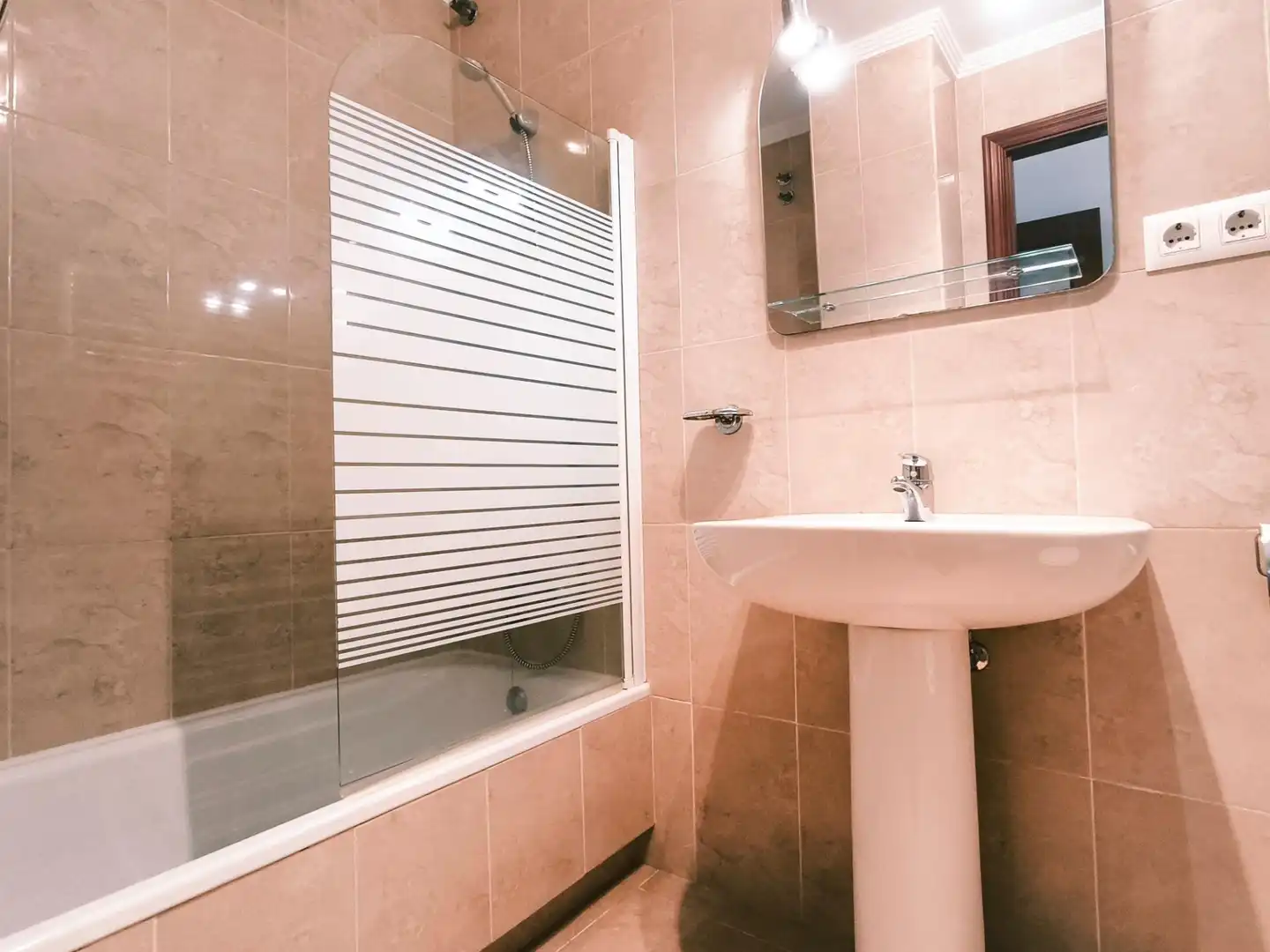 Baño de Apartamento en venta en Ayamonte con Terraza, Amueblado y Piscina comunitaria