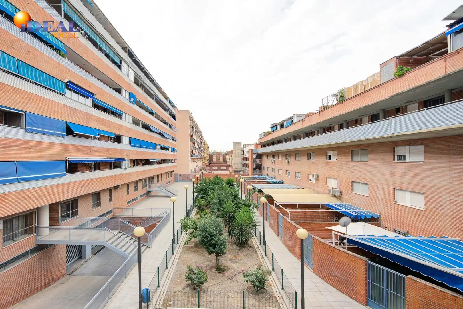 Vista exterior de Ático en venta en Granada con Aire acondicionado, Terraza y Balcón