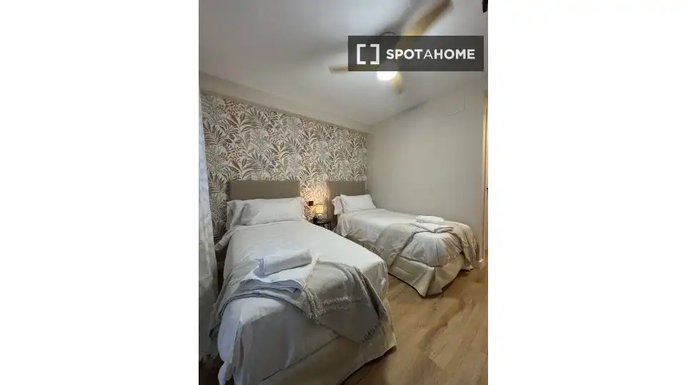 Schlafzimmer von Wohnung zur untervermieten in Madrid mit Klimaanlage, Heizung und Möbliert