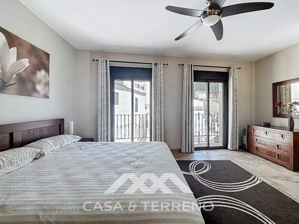 Habitación de Casa adosada en venta en Salares con Terraza