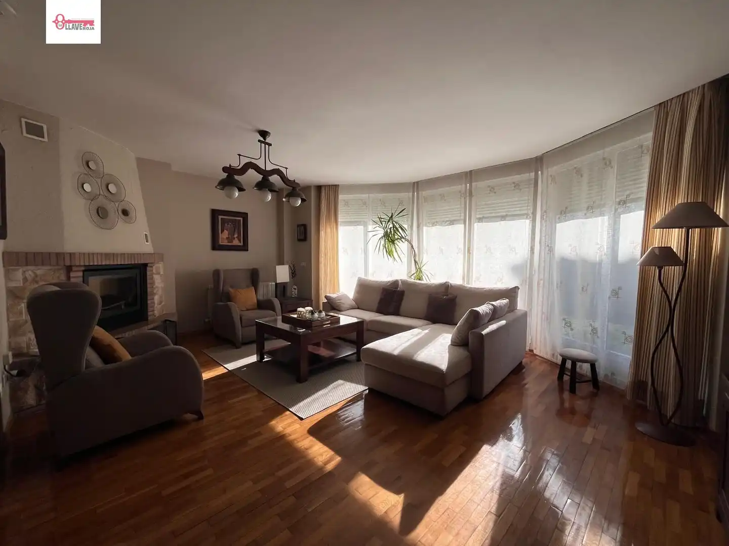 Sala de estar de Casa adosada en venta en Cardeñajimeno con Calefacción, Jardín privado y Parquet